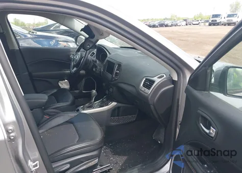 2018 Jeep Compass Latitude 4X4 z USA, uszkodzony, nr VIN 3C4NJDBB6JT349368